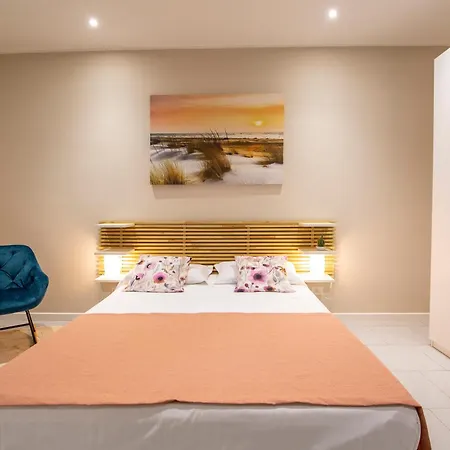 Maison Aphrodite Bed & Breakfast 4*